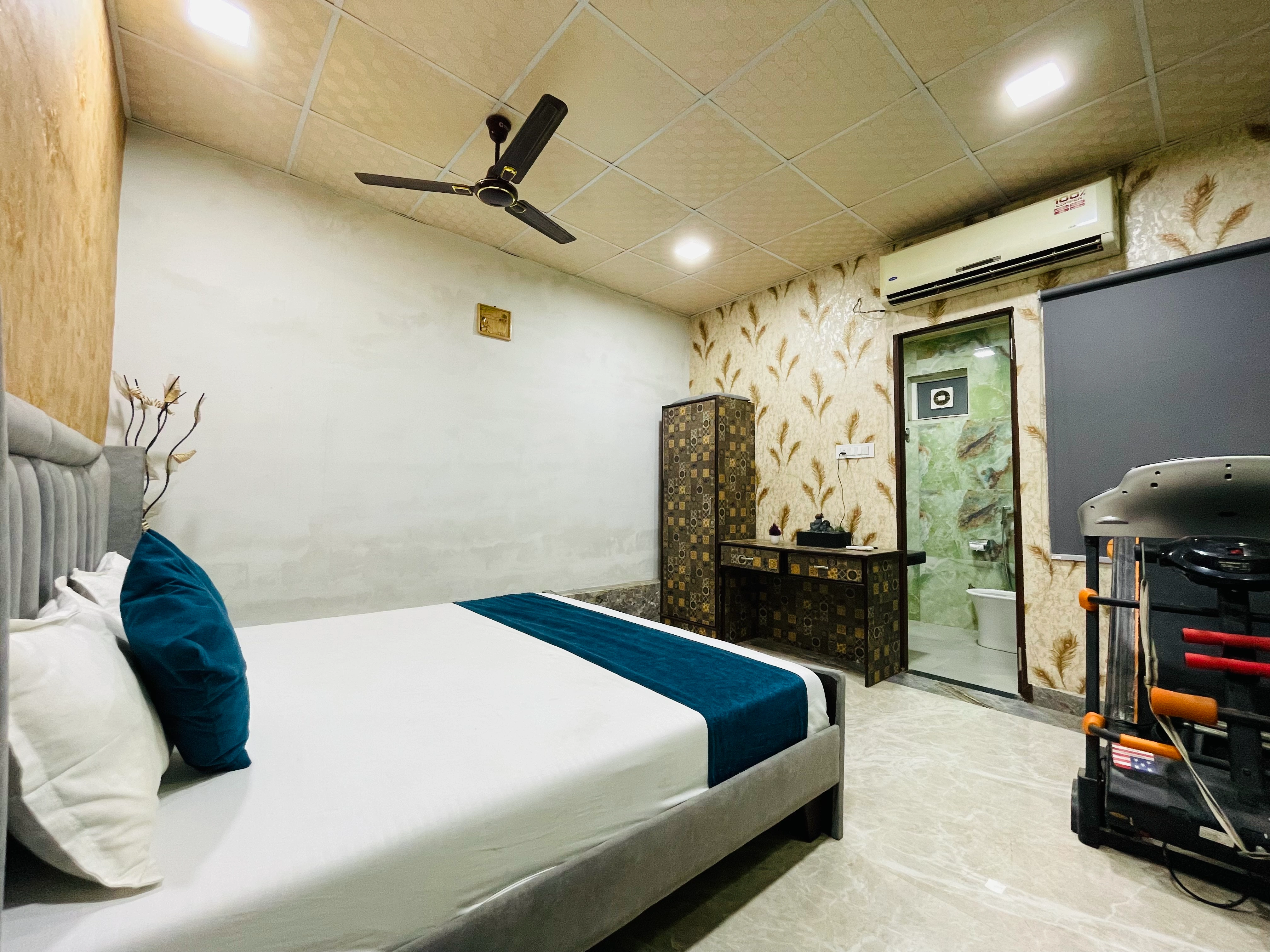 Farmhouse with Pool in Jaipur