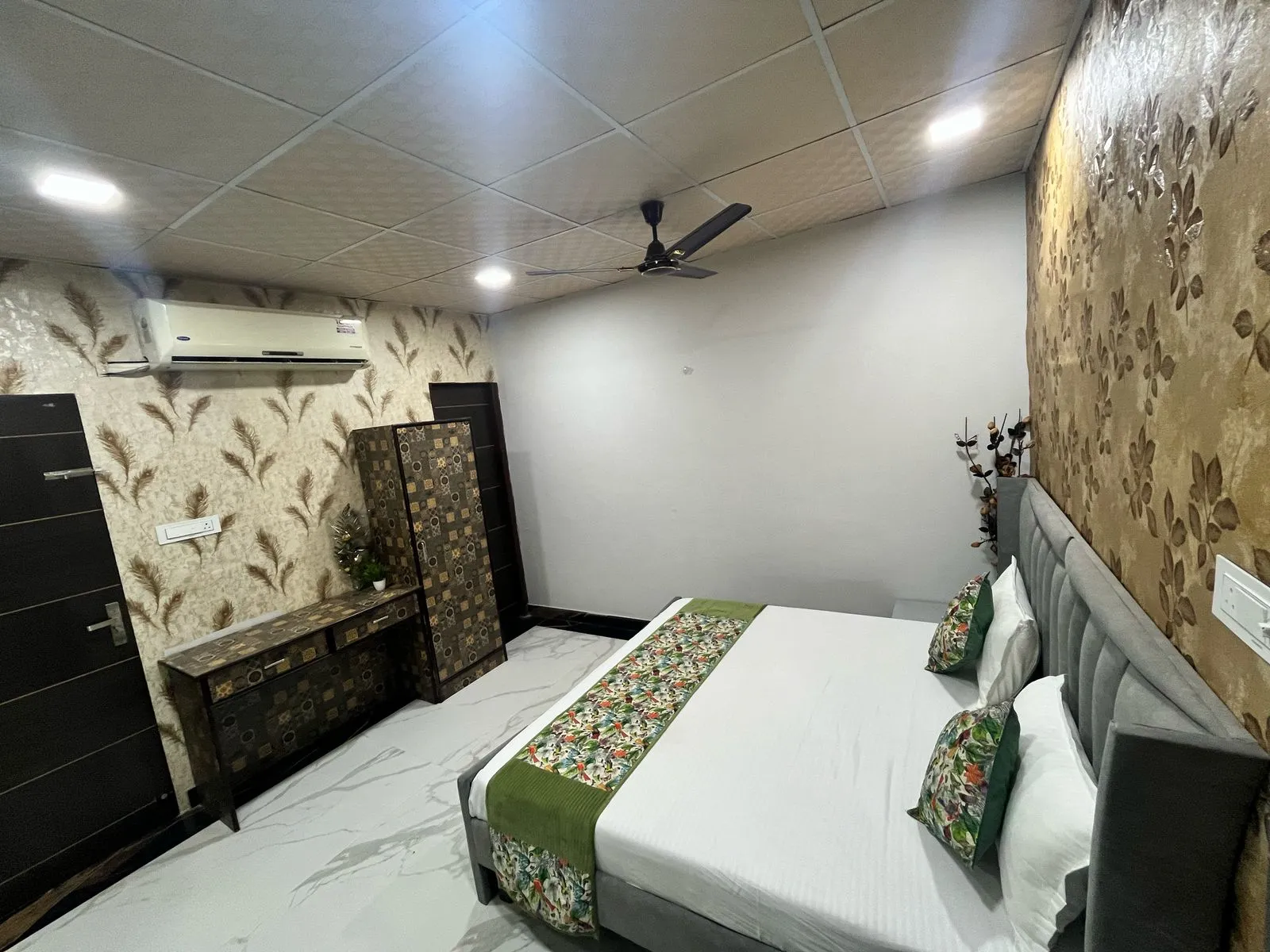 Farmhouse with Swimming Pool in Jaipur